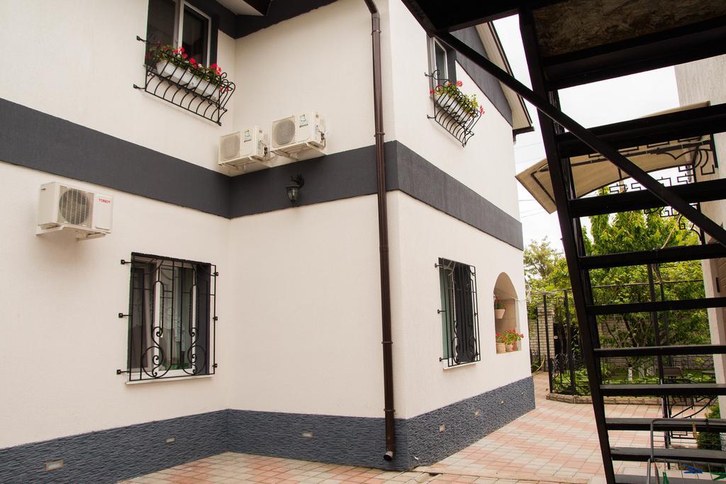Yuzhniy Dvorik Aparthotel Odessa Exteriör bild