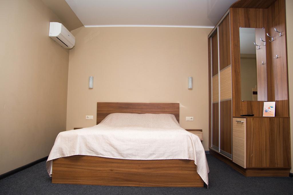Yuzhniy Dvorik Aparthotel Odessa Exteriör bild